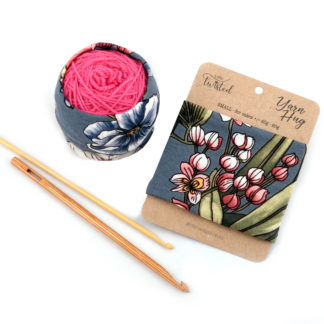 Small yarn hug - A little twisted online